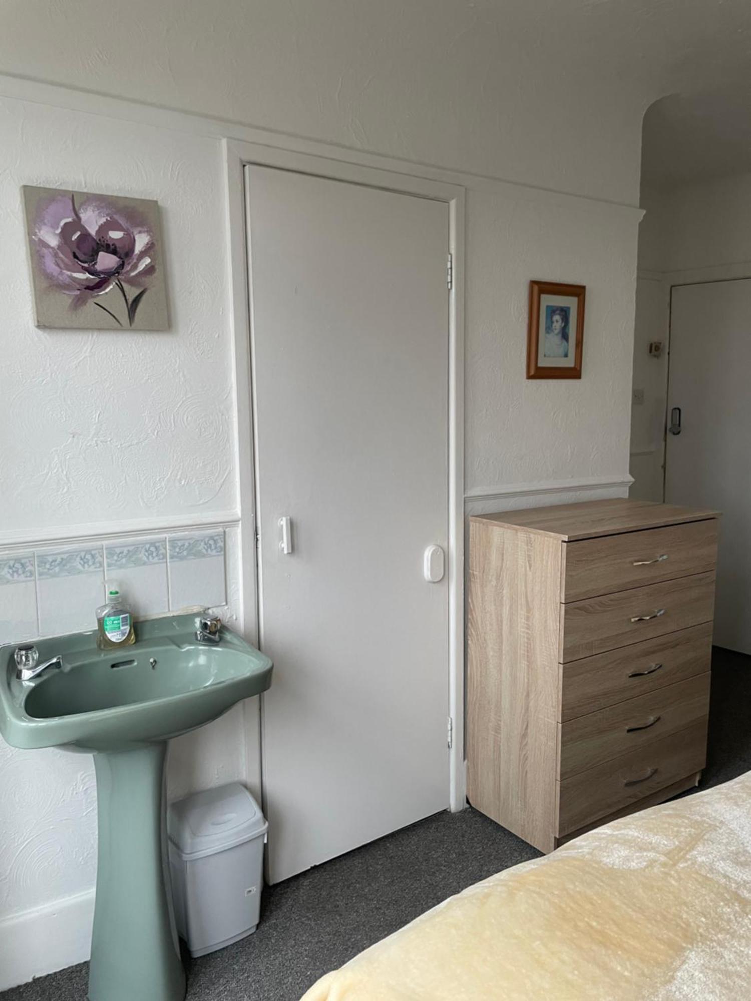 Amitie Guest House Bournemouth Bagian luar foto